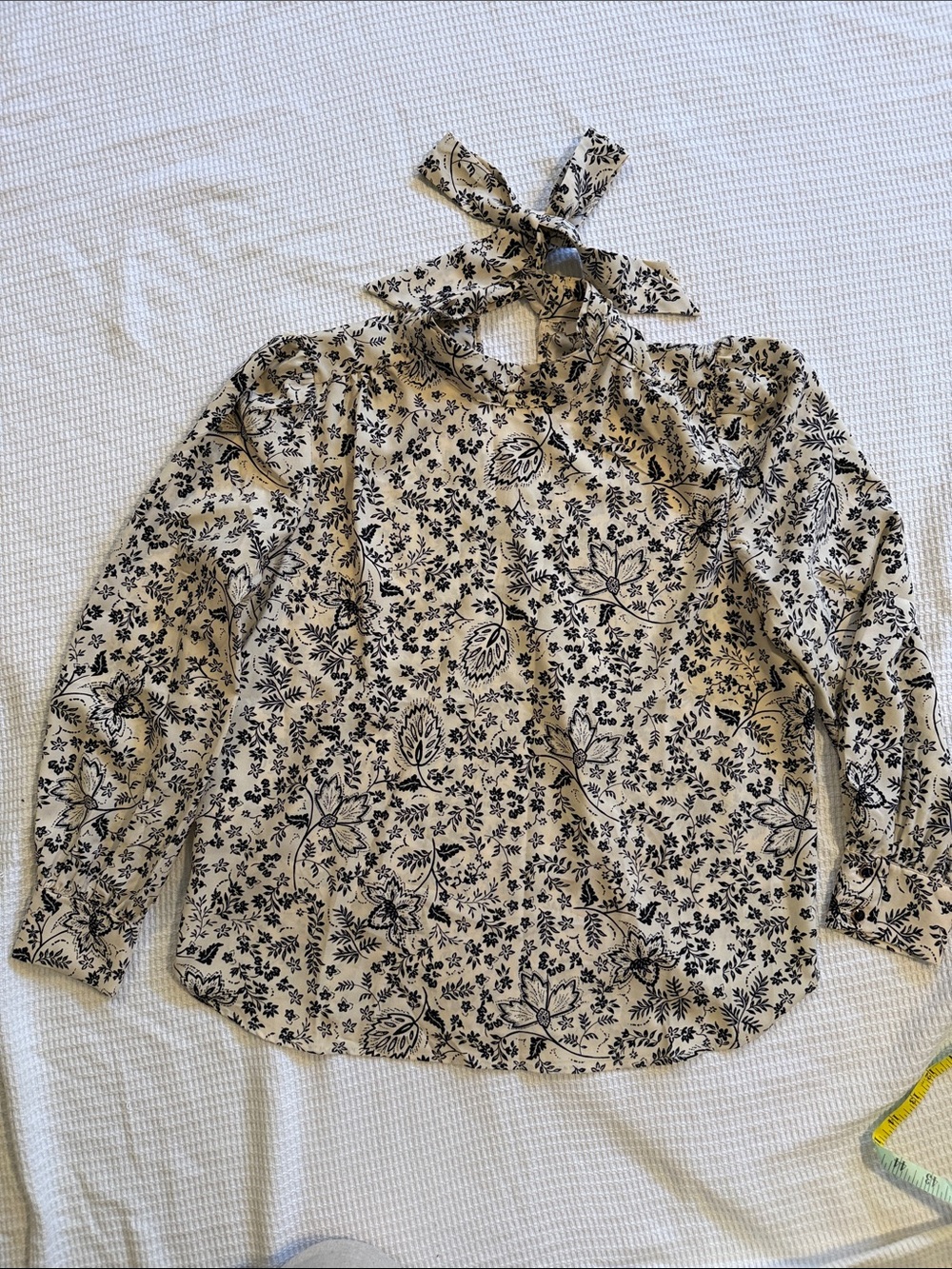 Stunning Ann Taylor Loft Women's Cream Floral Tie-Neck Blouse